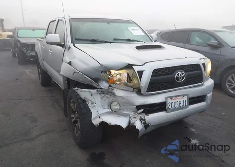 2011 Toyota Tacoma Prerunner V6 z USA, uszkodzony, nr VIN 3TMJU4GN3BM110896
